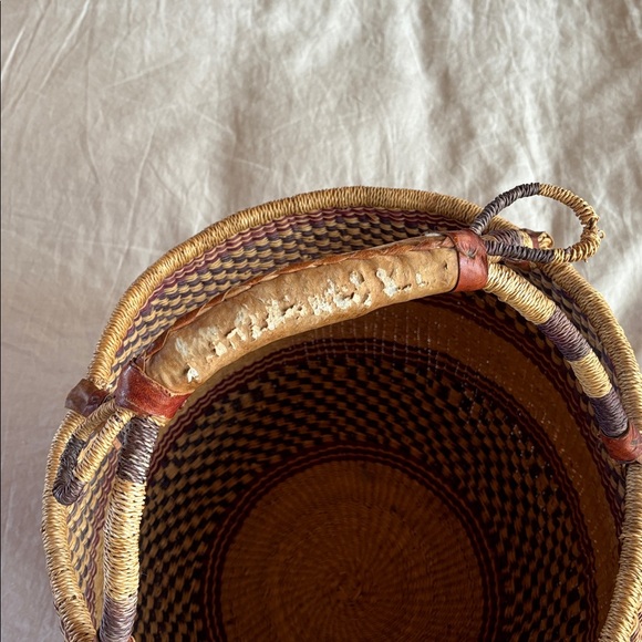 Large Vintage Market Basket - Picture 7 of 9